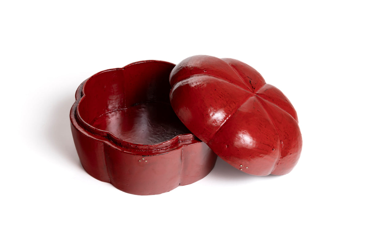 Vermilion Lacquer Flower-shaped Box | Tohru Matsuzaki
