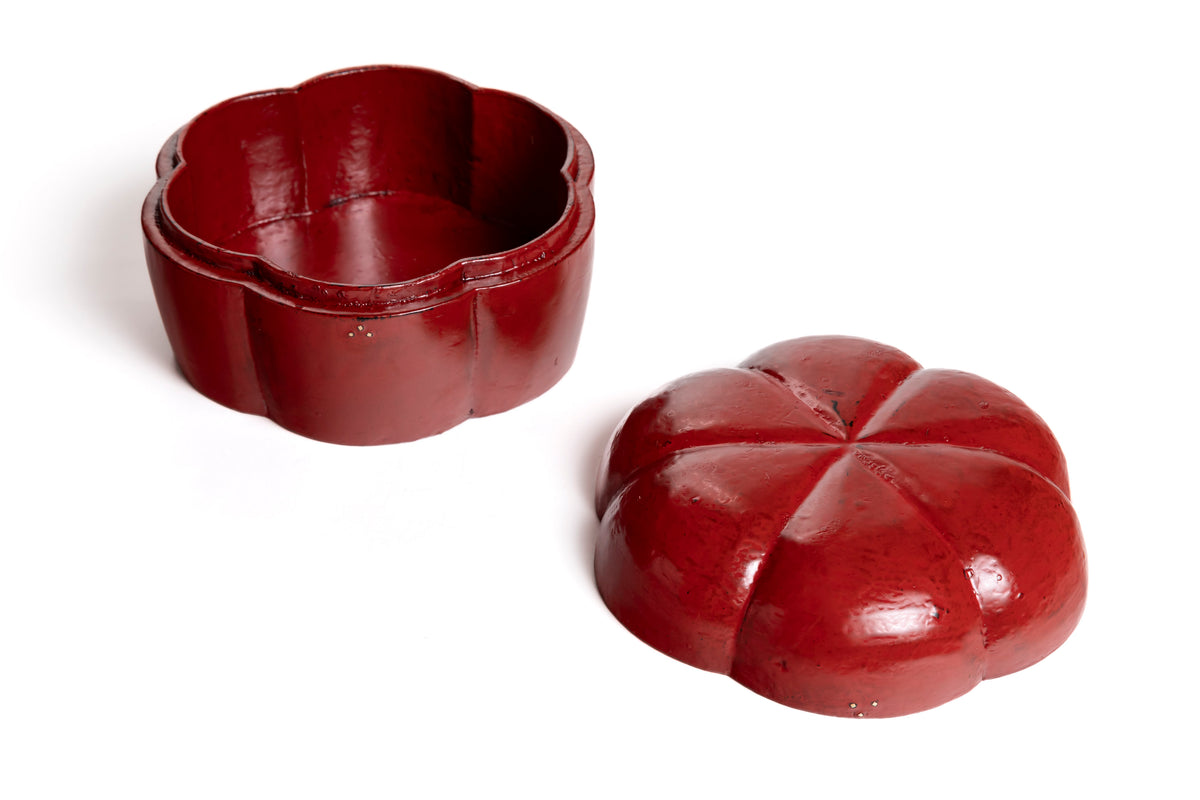 Vermilion Lacquer Flower-shaped Box | Tohru Matsuzaki