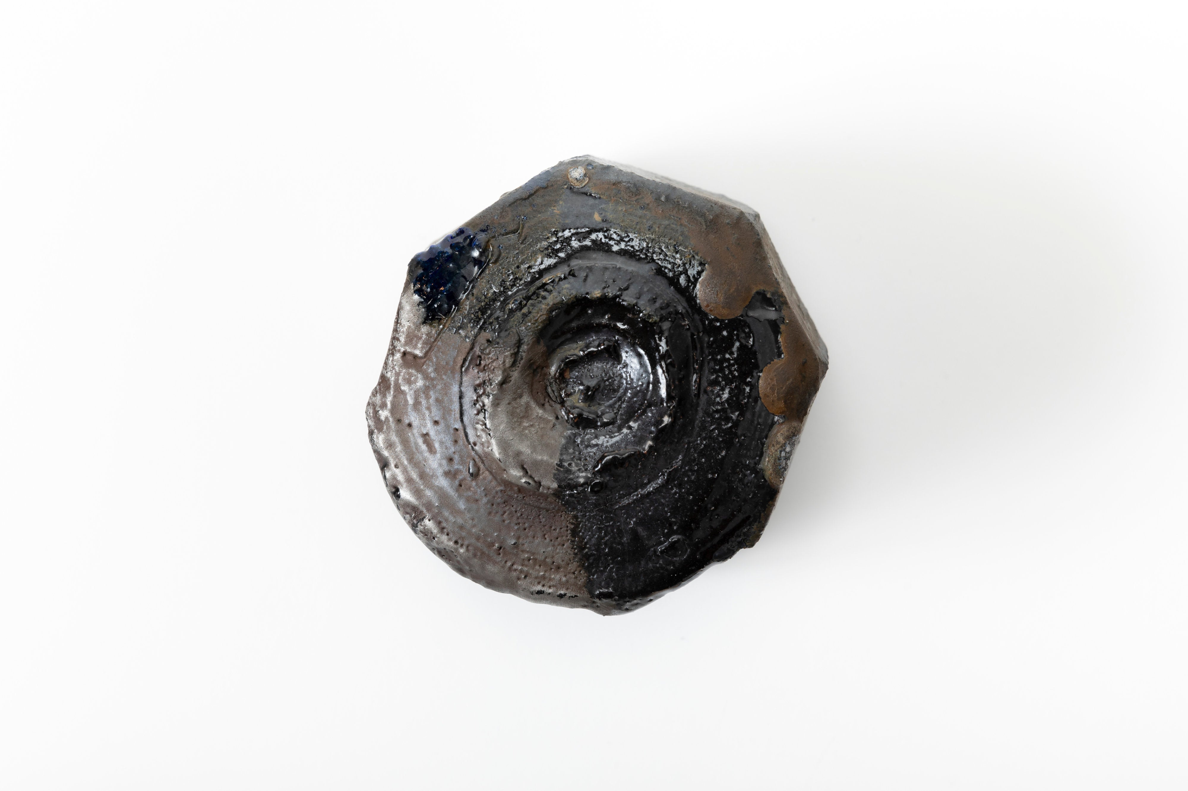 錫彩蒼変黒削茶盌 | 後関 裕士