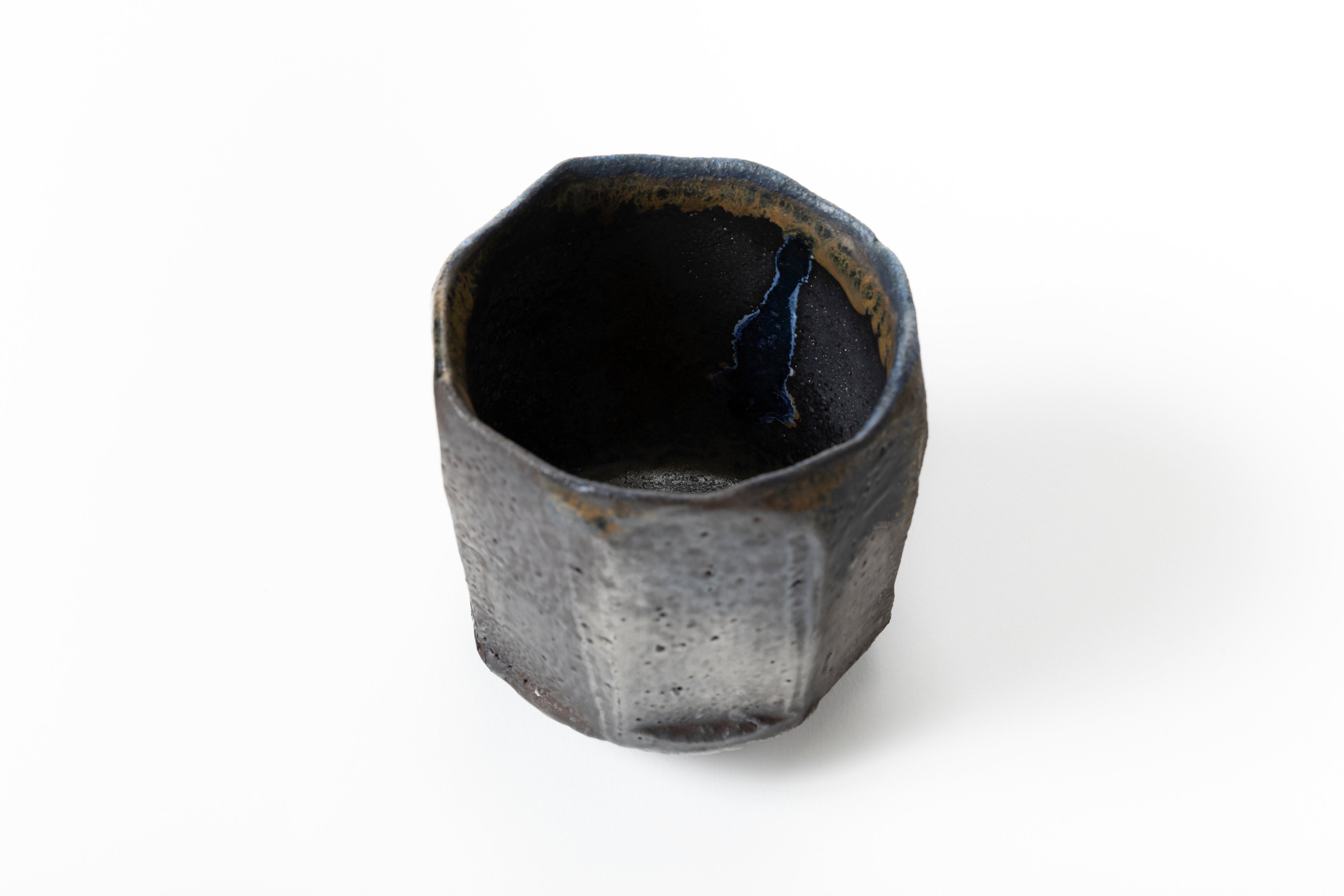 錫彩蒼変黒削茶盌 | 後関 裕士