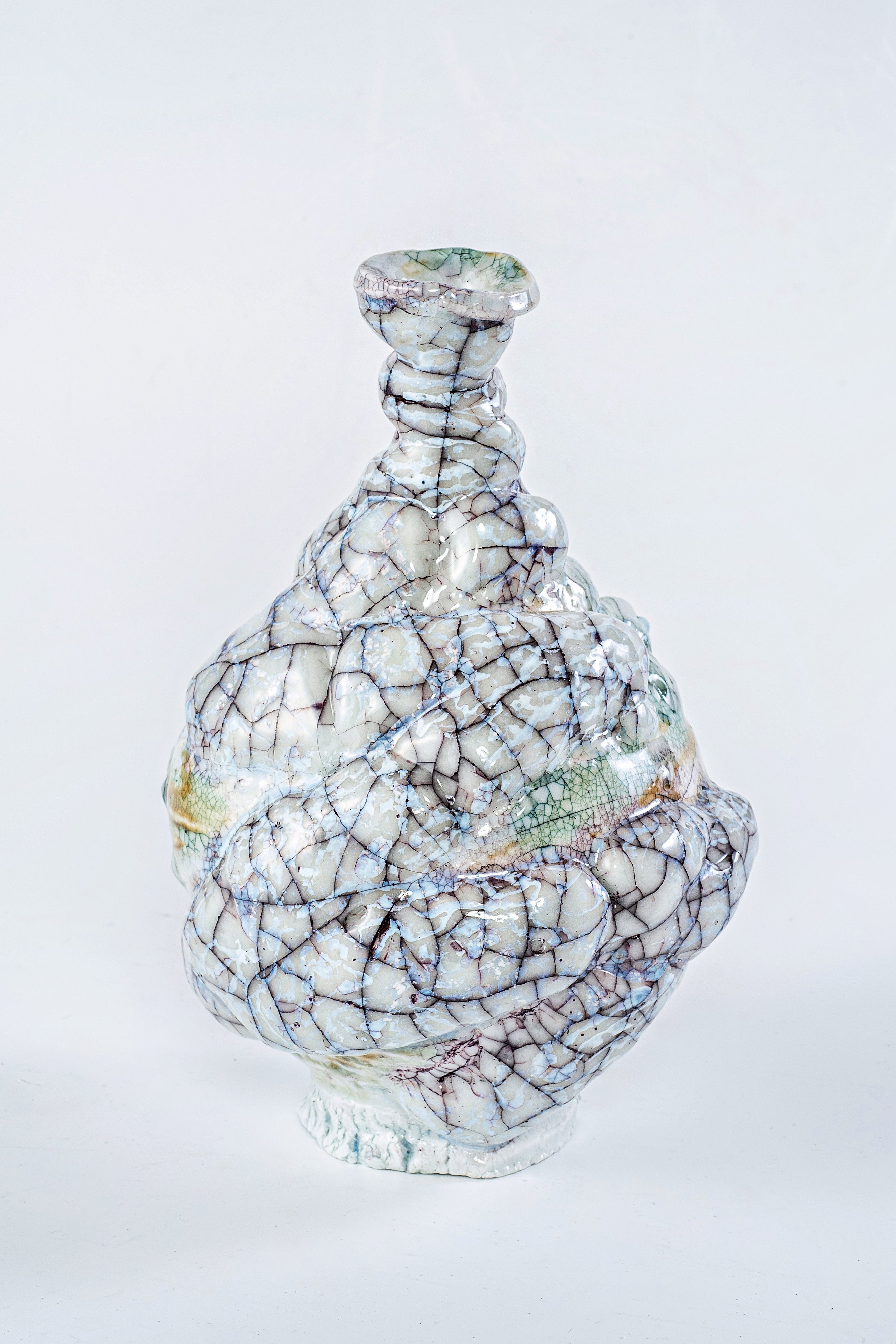 White Porcelain Vase | 氏家 昂大