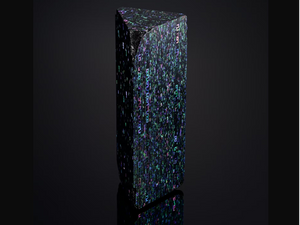 Traditional craft raden (mother-of-pearl inlay) elevated to the digital world. Contemporary artist Terumasa Ikeda's work to be exhibited at the Victoria and Albert Museum in the UK.