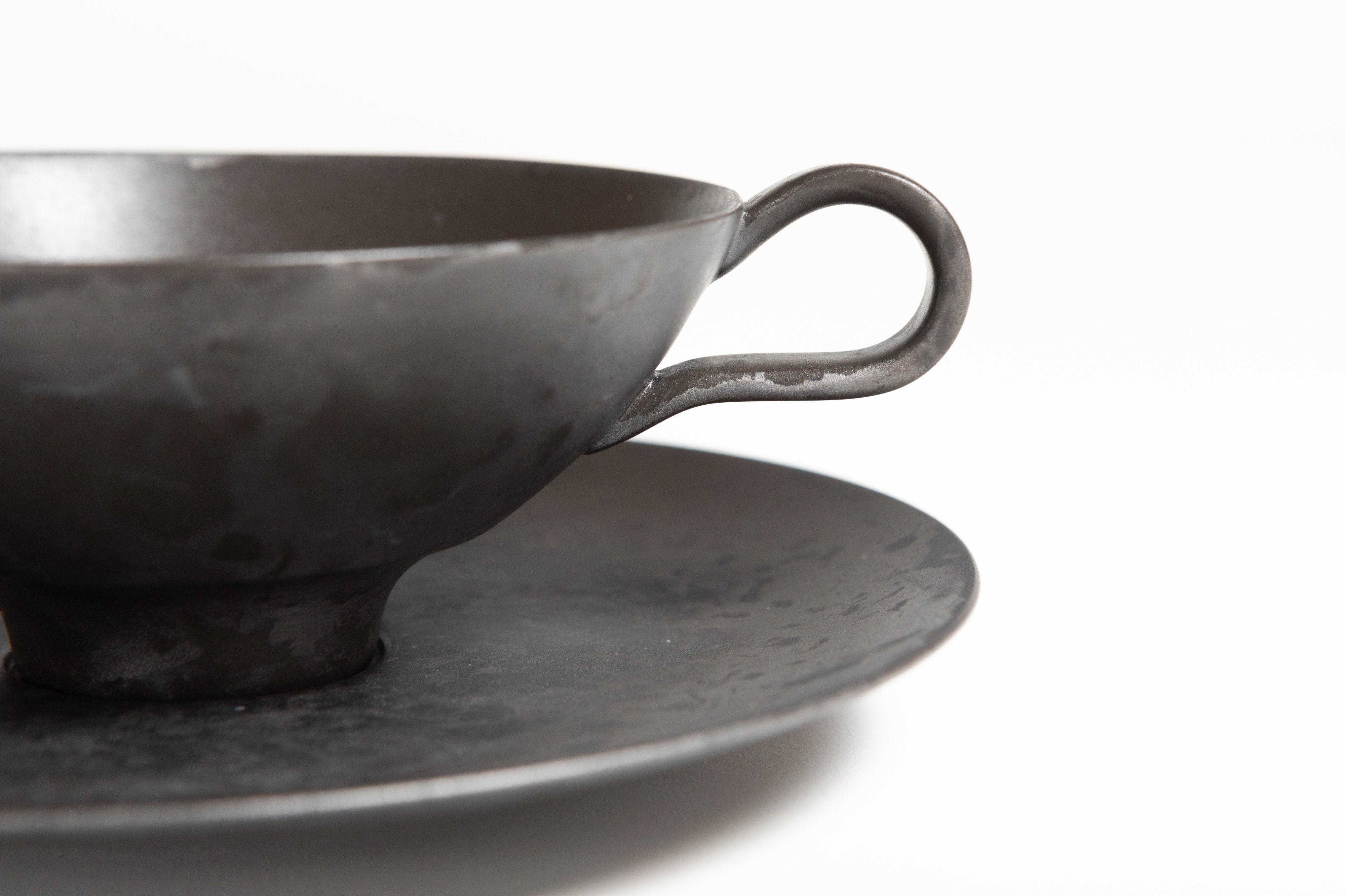 森岡 希世子 | Silver and Black Cup and Saucer