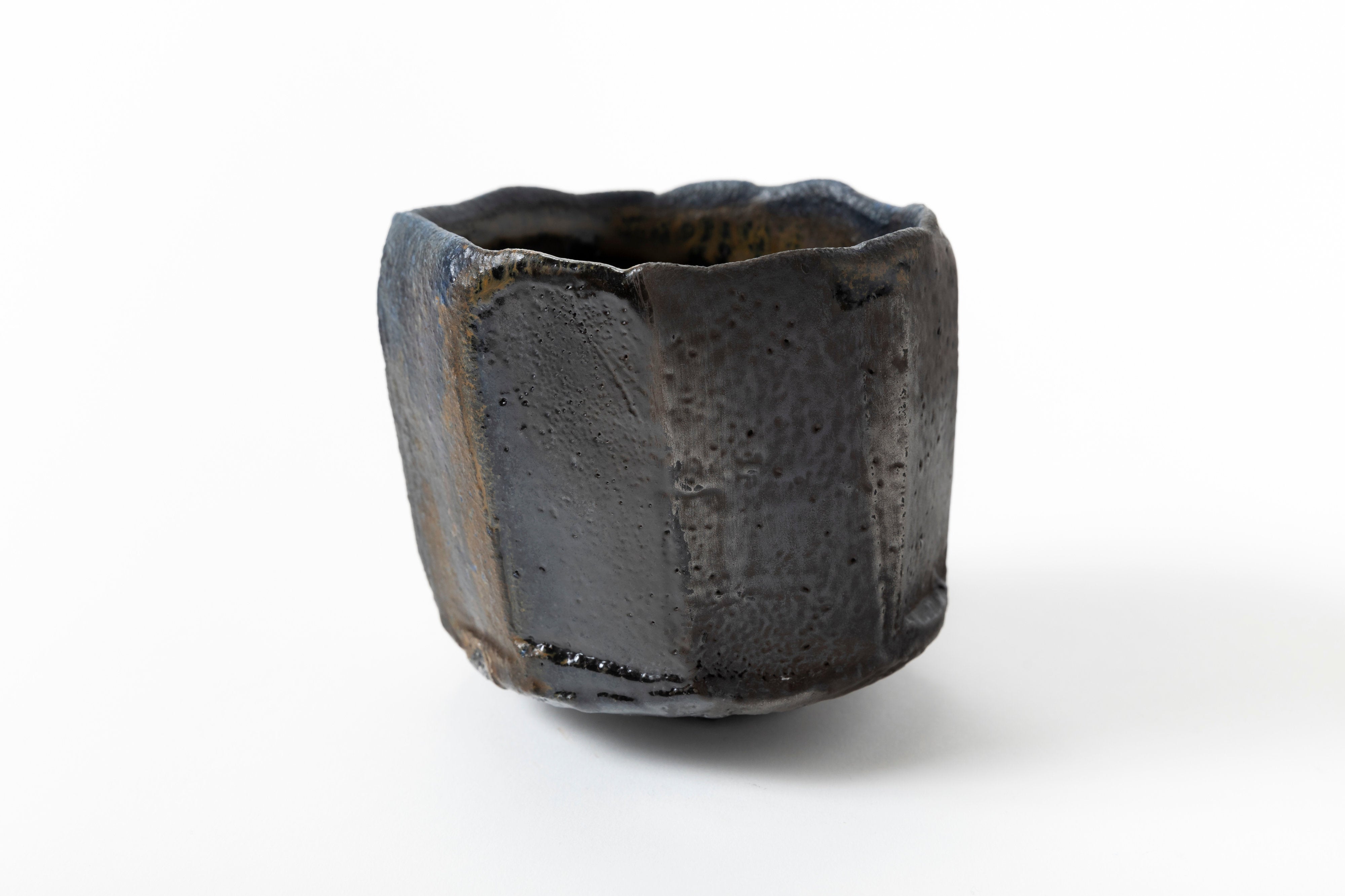 錫彩蒼変黒削茶盌 | 後関 裕士