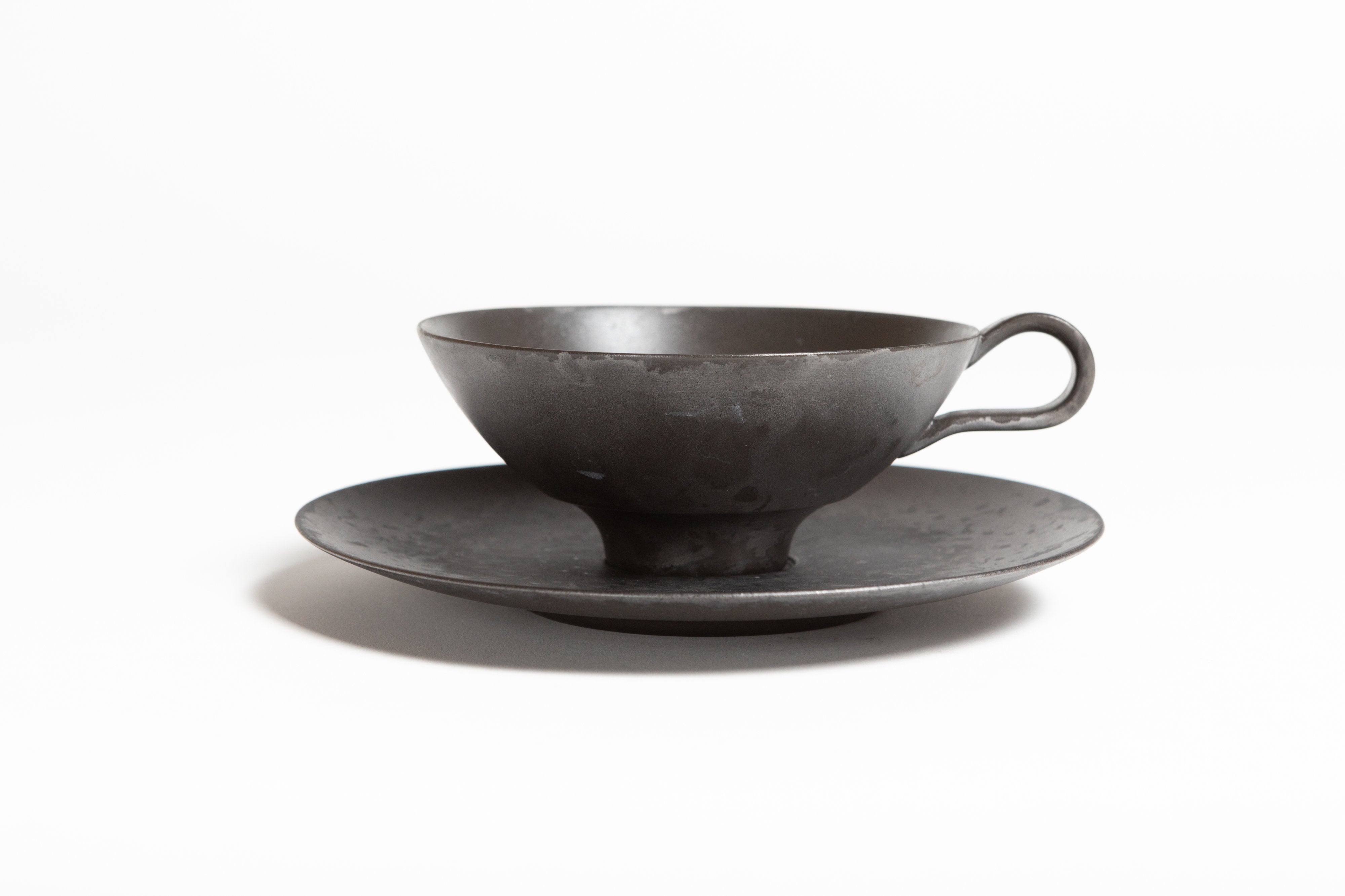 森岡 希世子 | Silver and Black Cup and Saucer