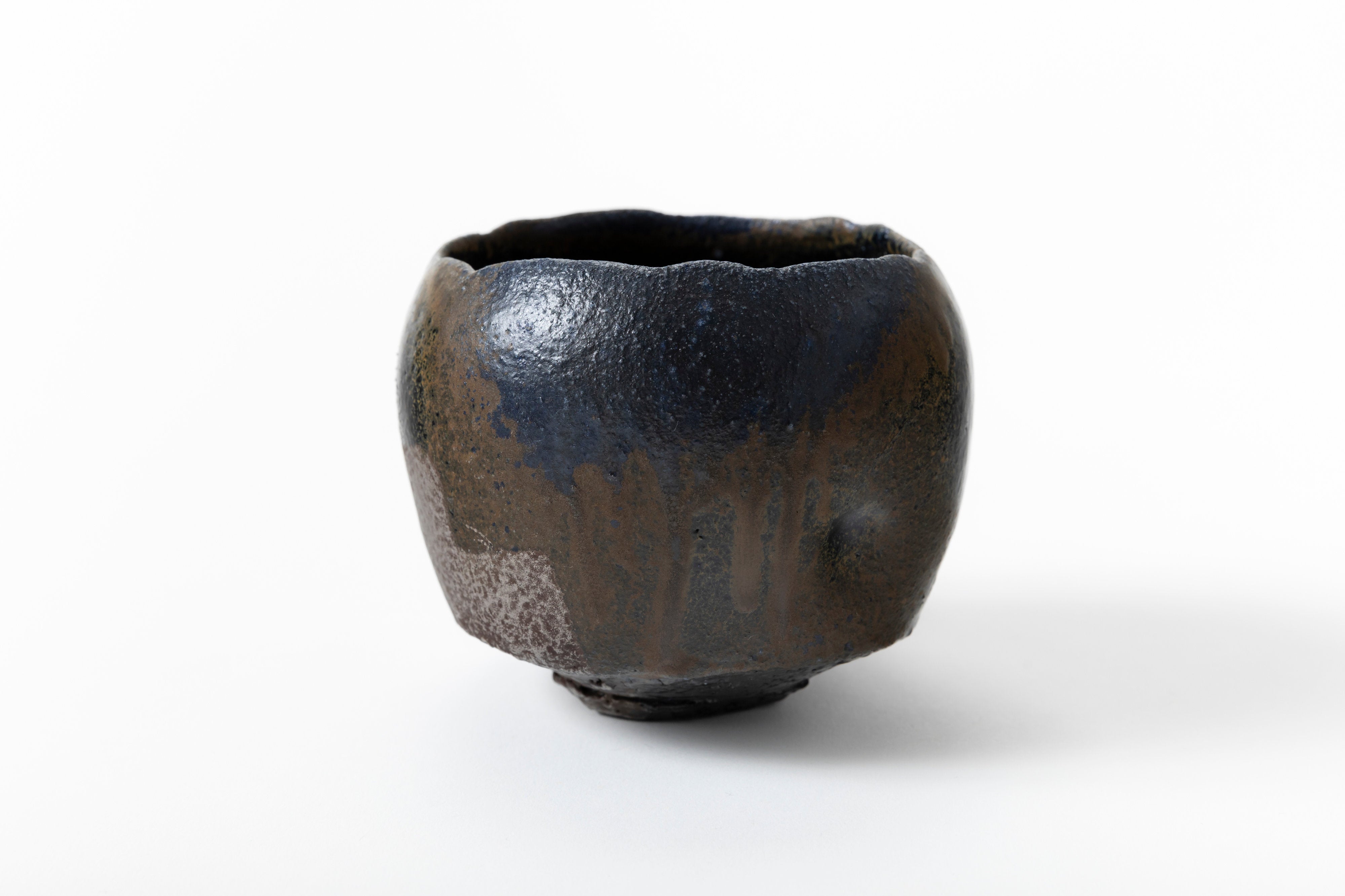 錫彩蒼変黒茶盌 | 後関 裕士