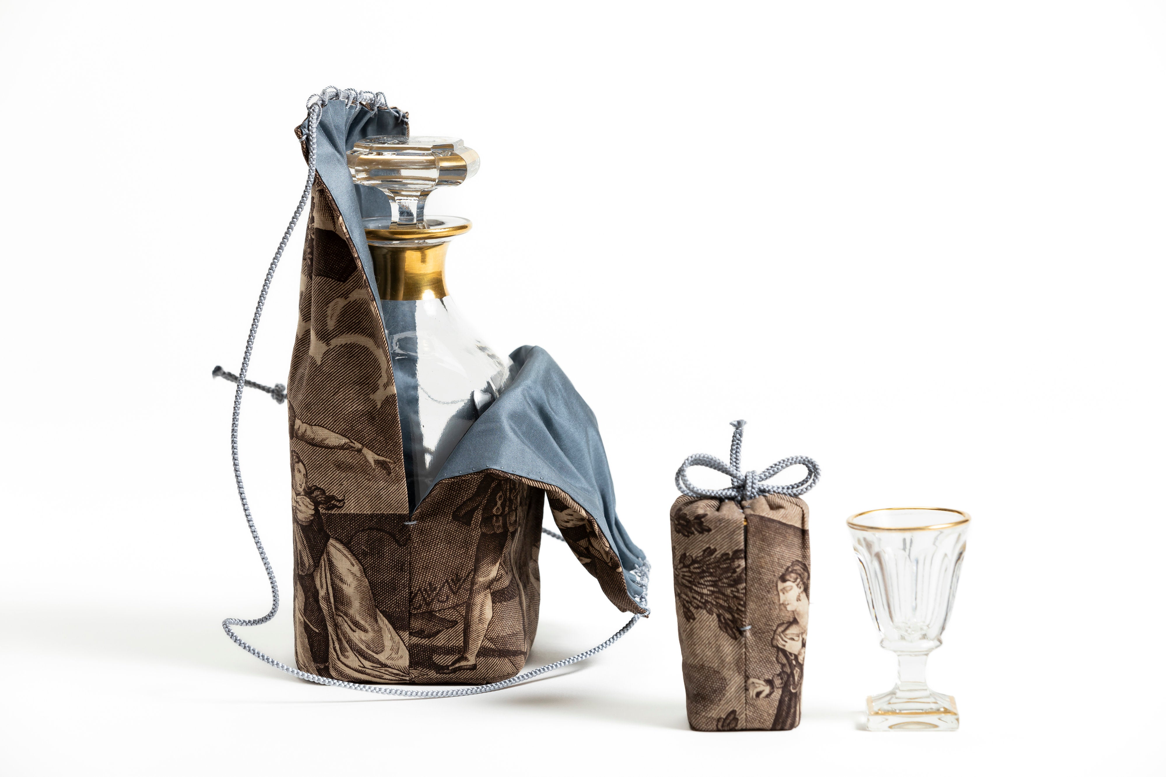 「綺譚」(きたん) バカラデキャンタとリキュールグラス2客 トワル・ド・ノルマンディ仕覆／裏:平絹（大） | 山田 英幸