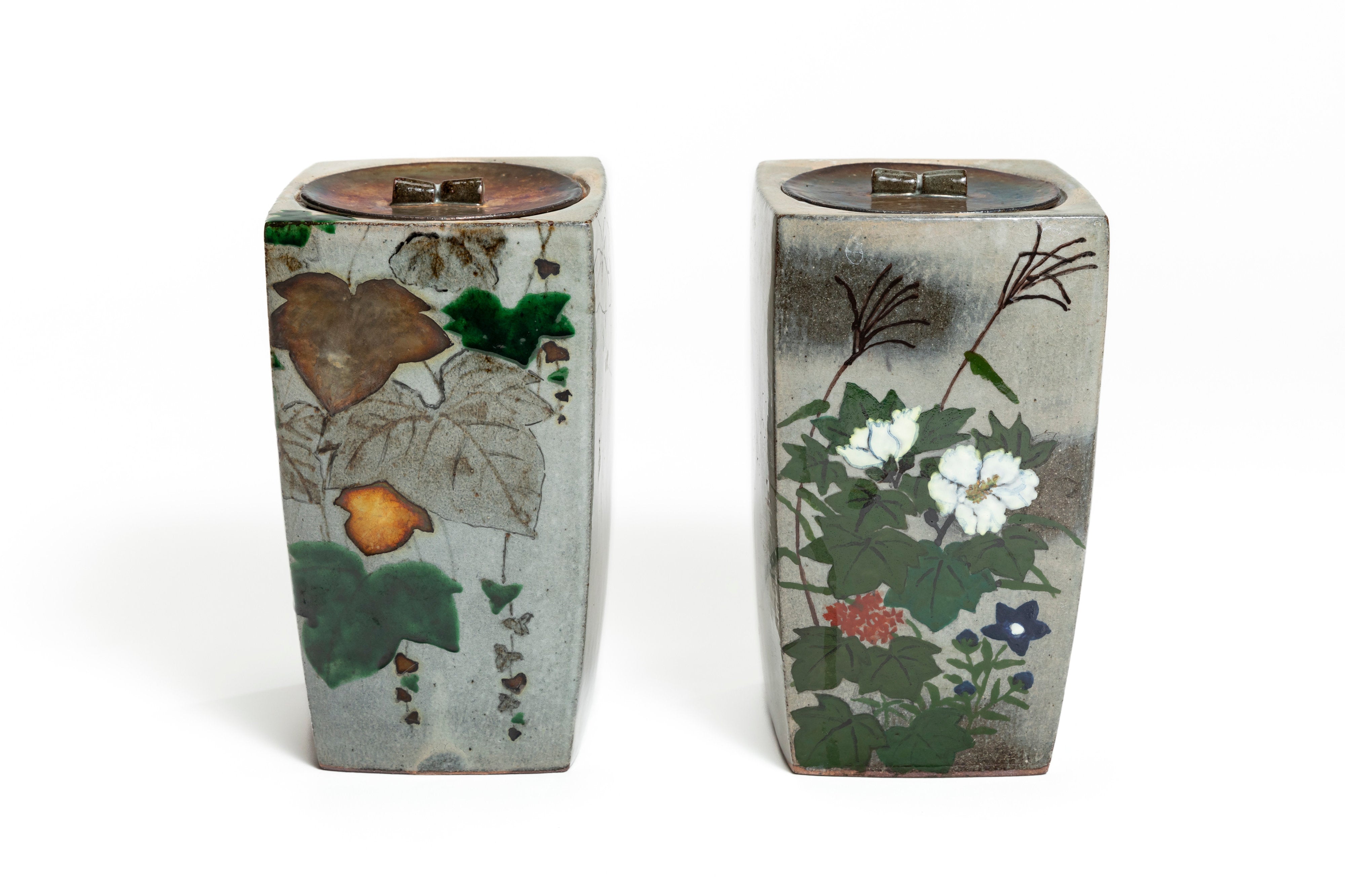 色絵金彩秋草長四方水指（月に杵の蓮） | 田端 志音