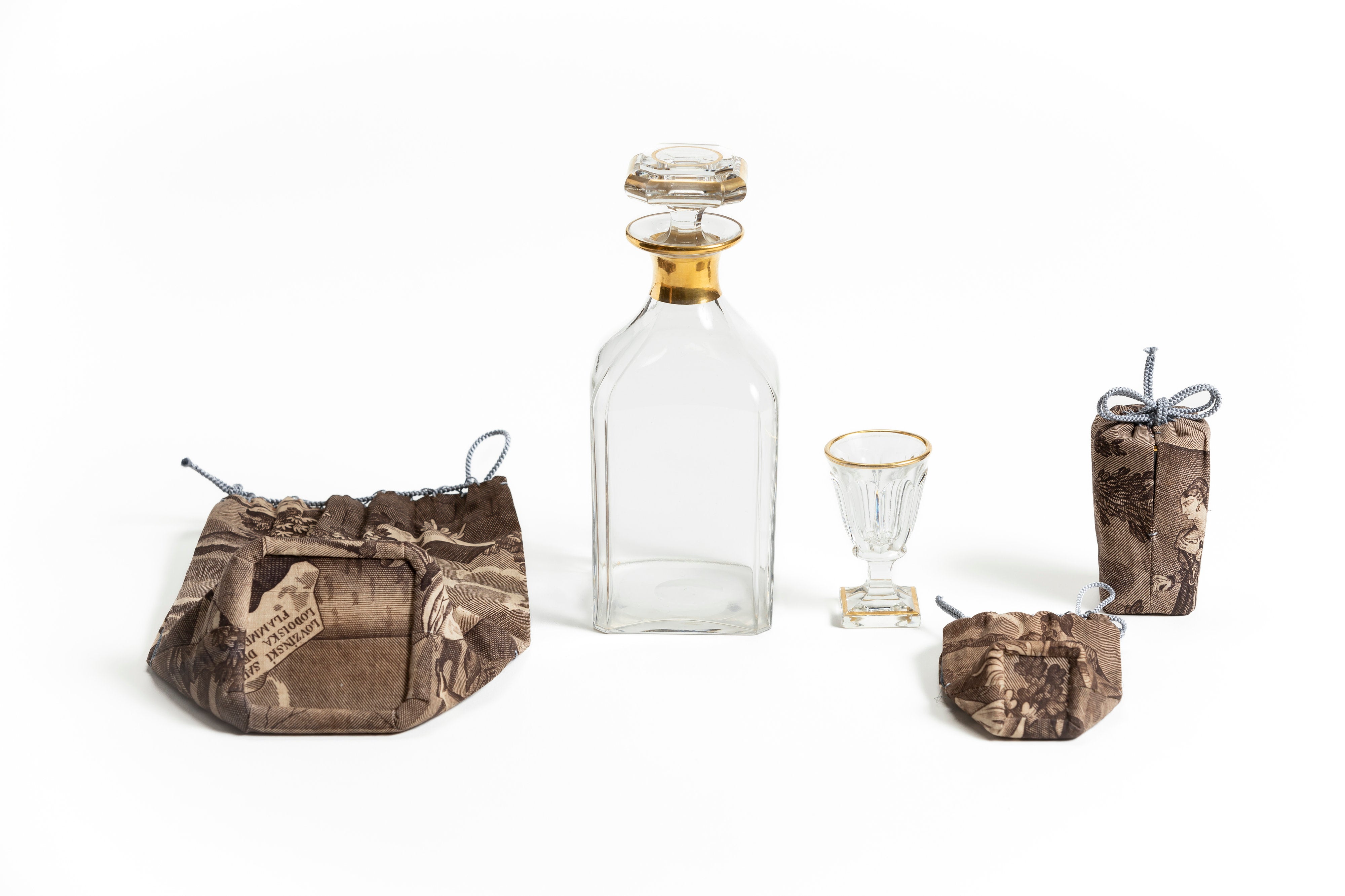 「綺譚」(きたん) バカラデキャンタとリキュールグラス2客 トワル・ド・ノルマンディ仕覆／裏:平絹（大） | 山田 英幸