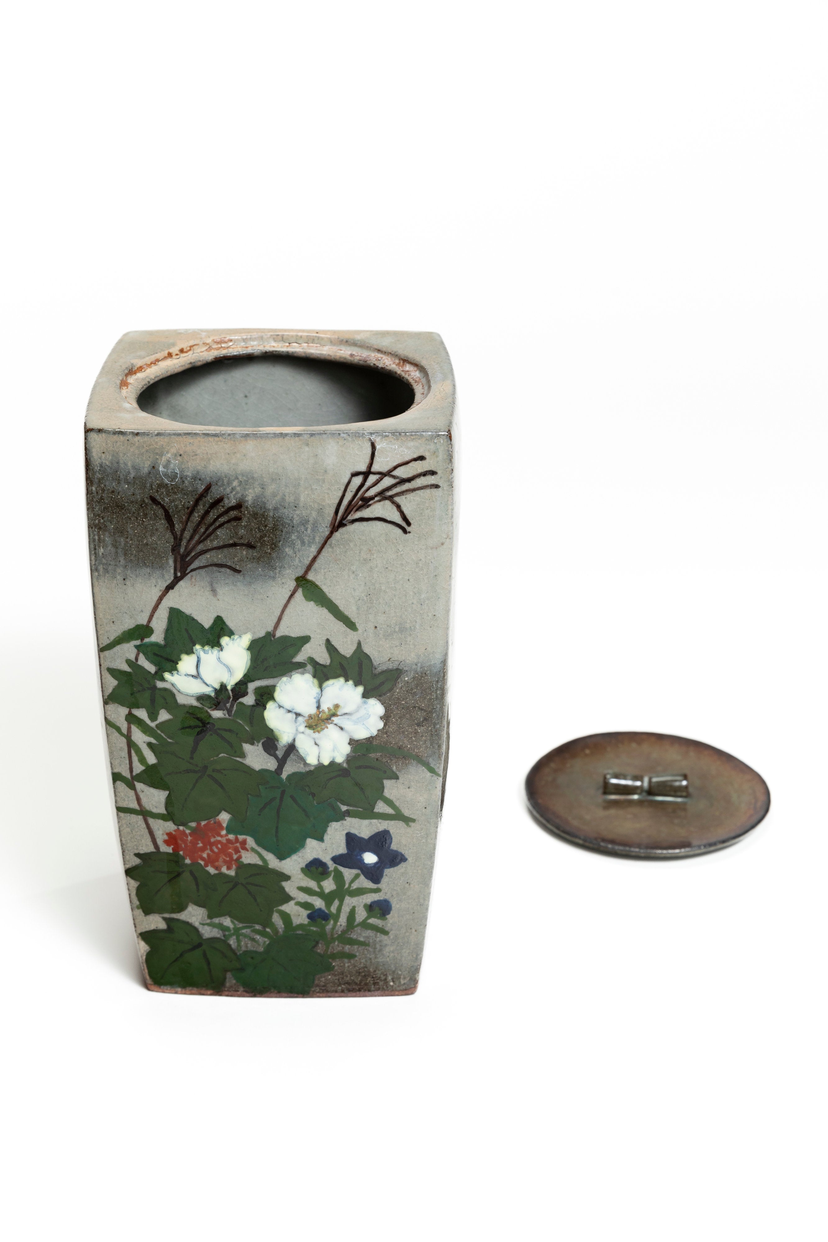 色絵金彩秋草長四方水指（月に杵の蓮） | 田端 志音