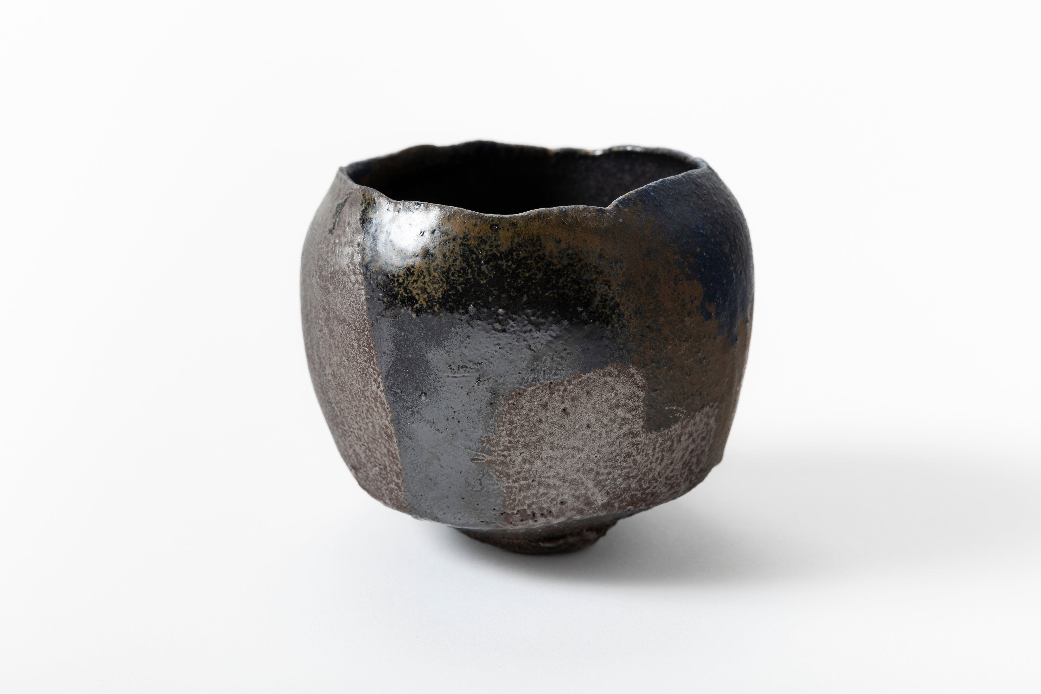 錫彩蒼変黒茶盌 | 後関 裕士