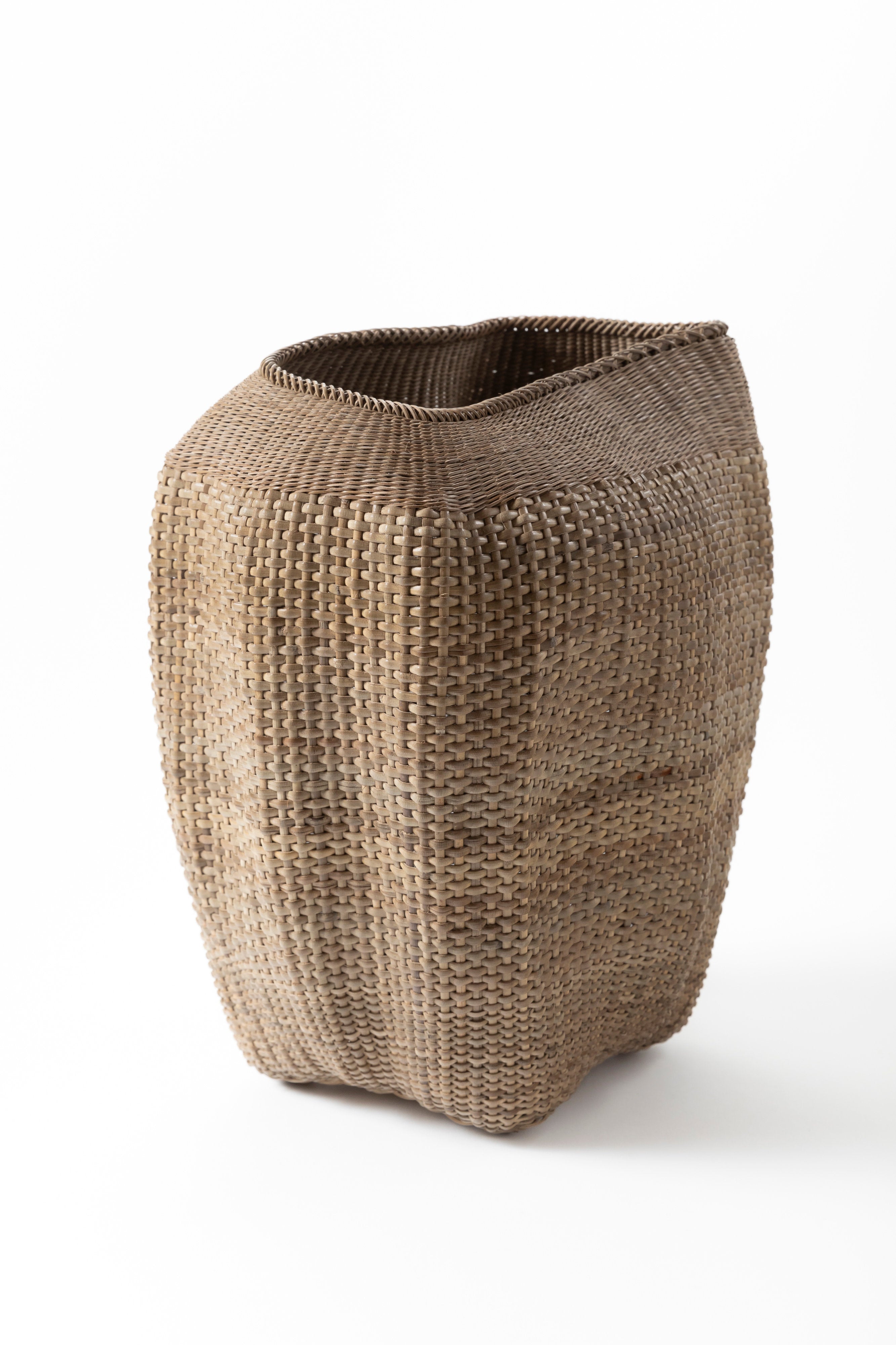 銹籐素編玄籠 　戴勝 | 川口 淳平