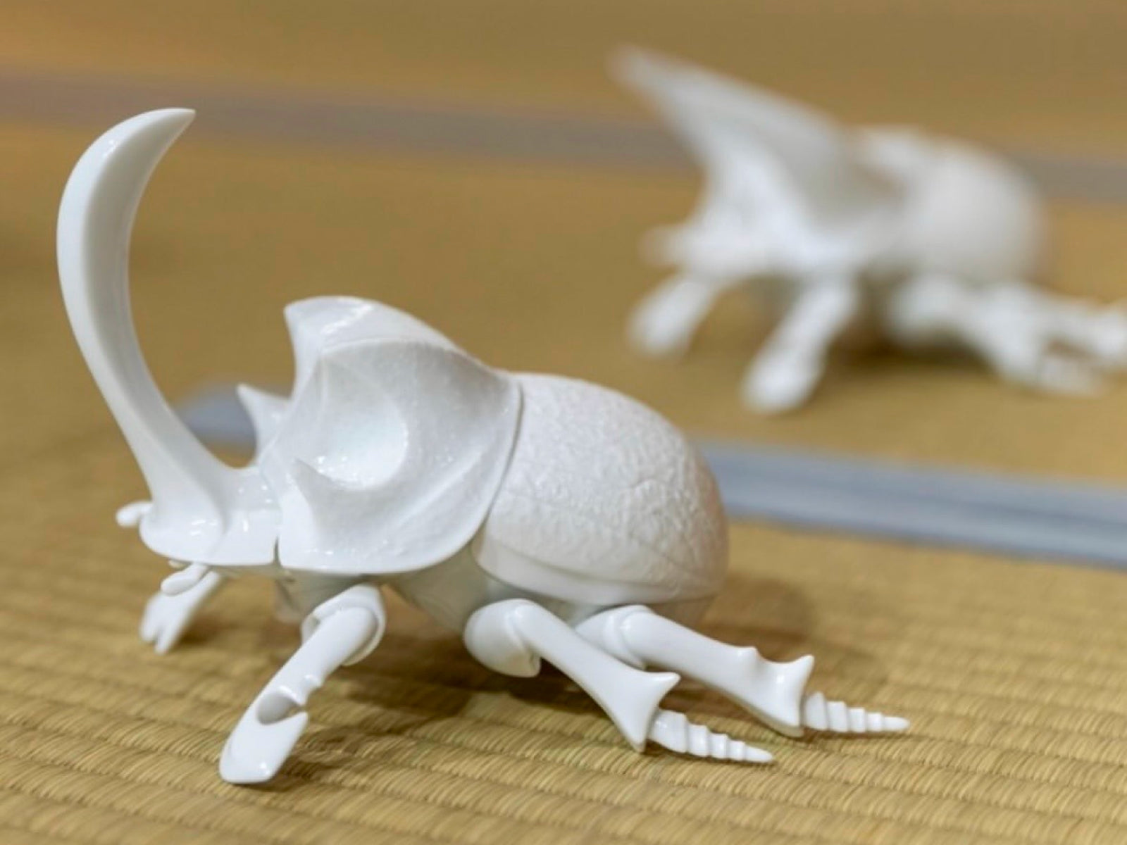 木彫 白い虫食いの鬼 堀貴春・白磁の虫展