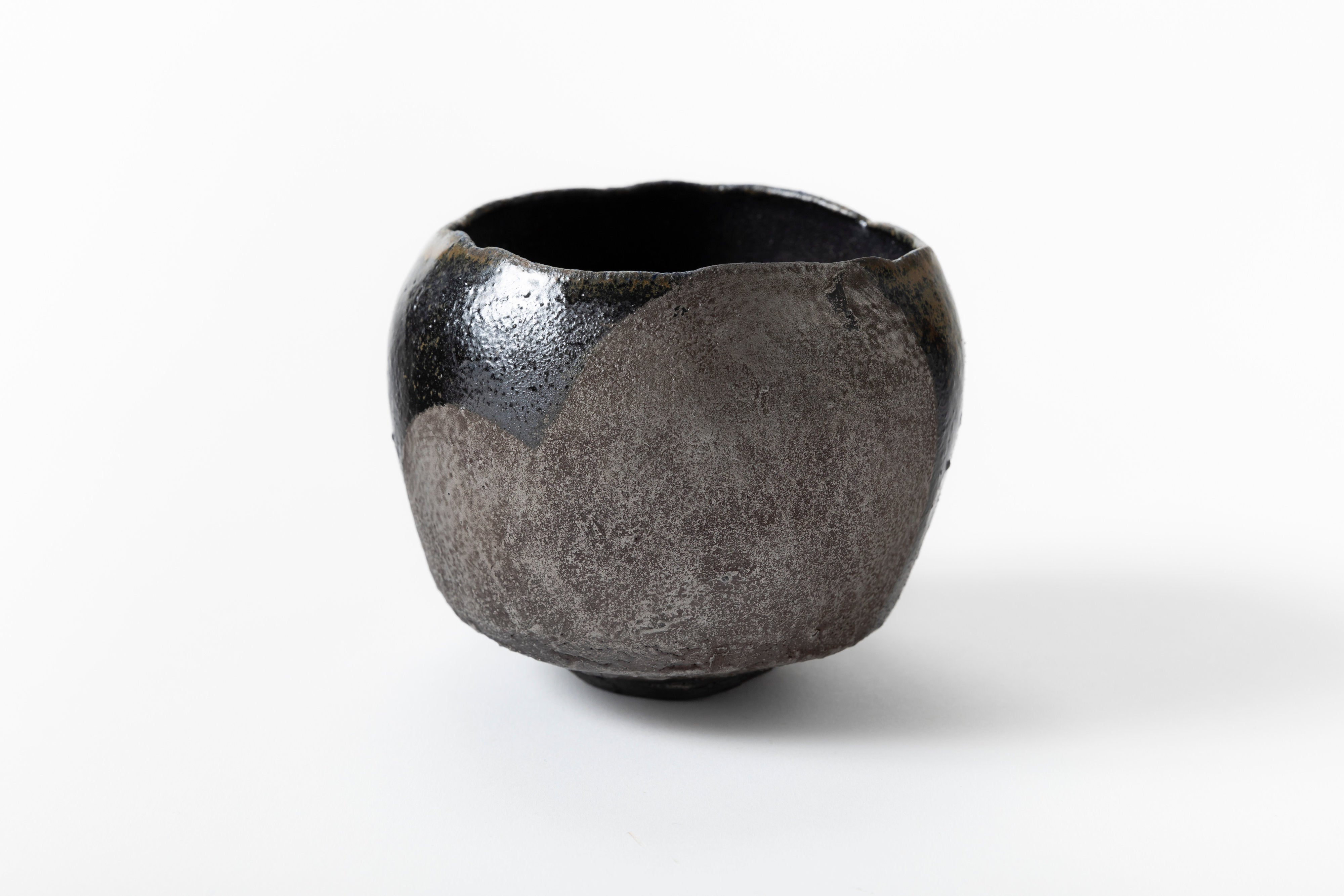 錫彩蒼変黒茶盌 | 後関 裕士