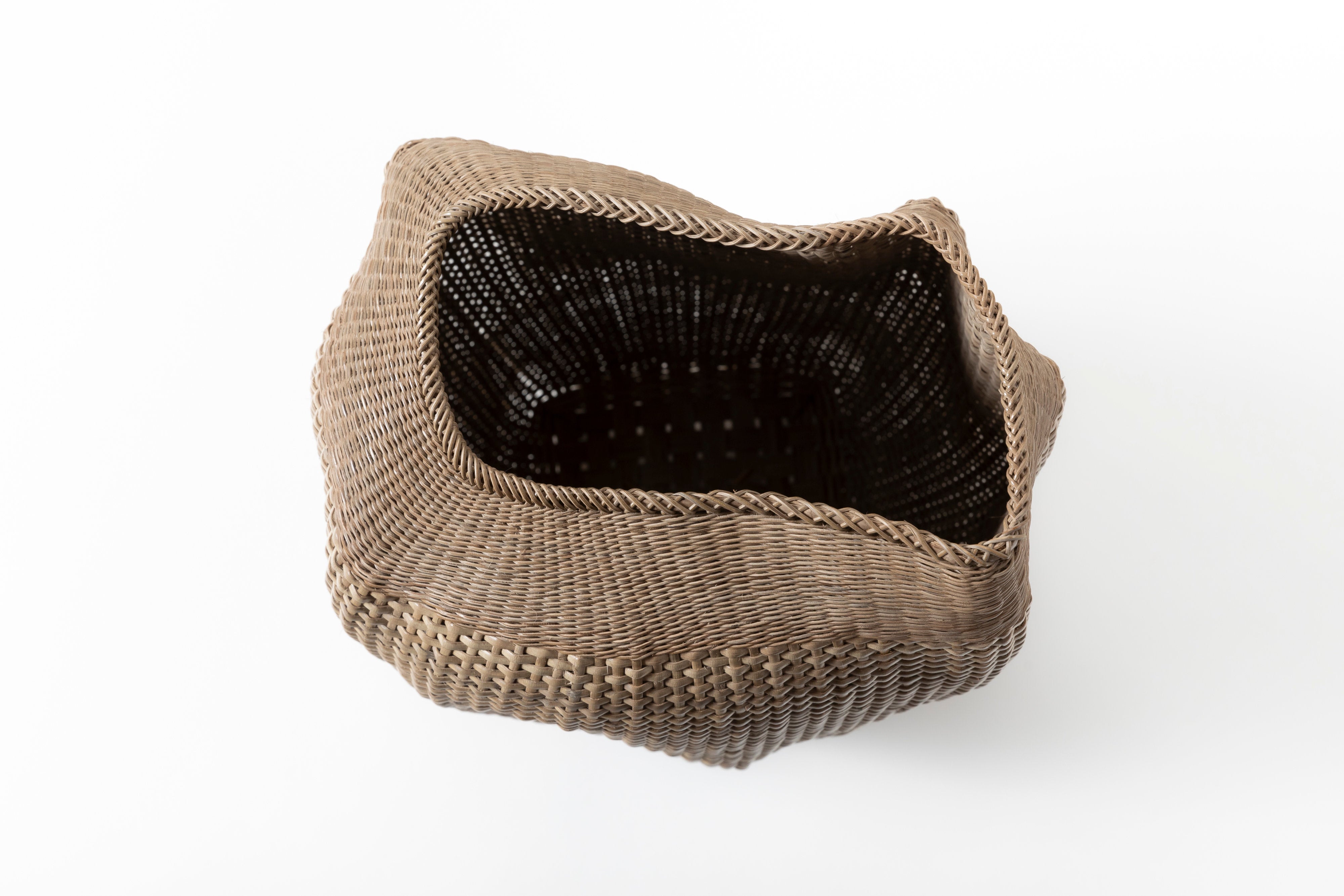 銹籐素編玄籠 　戴勝 | 川口 淳平