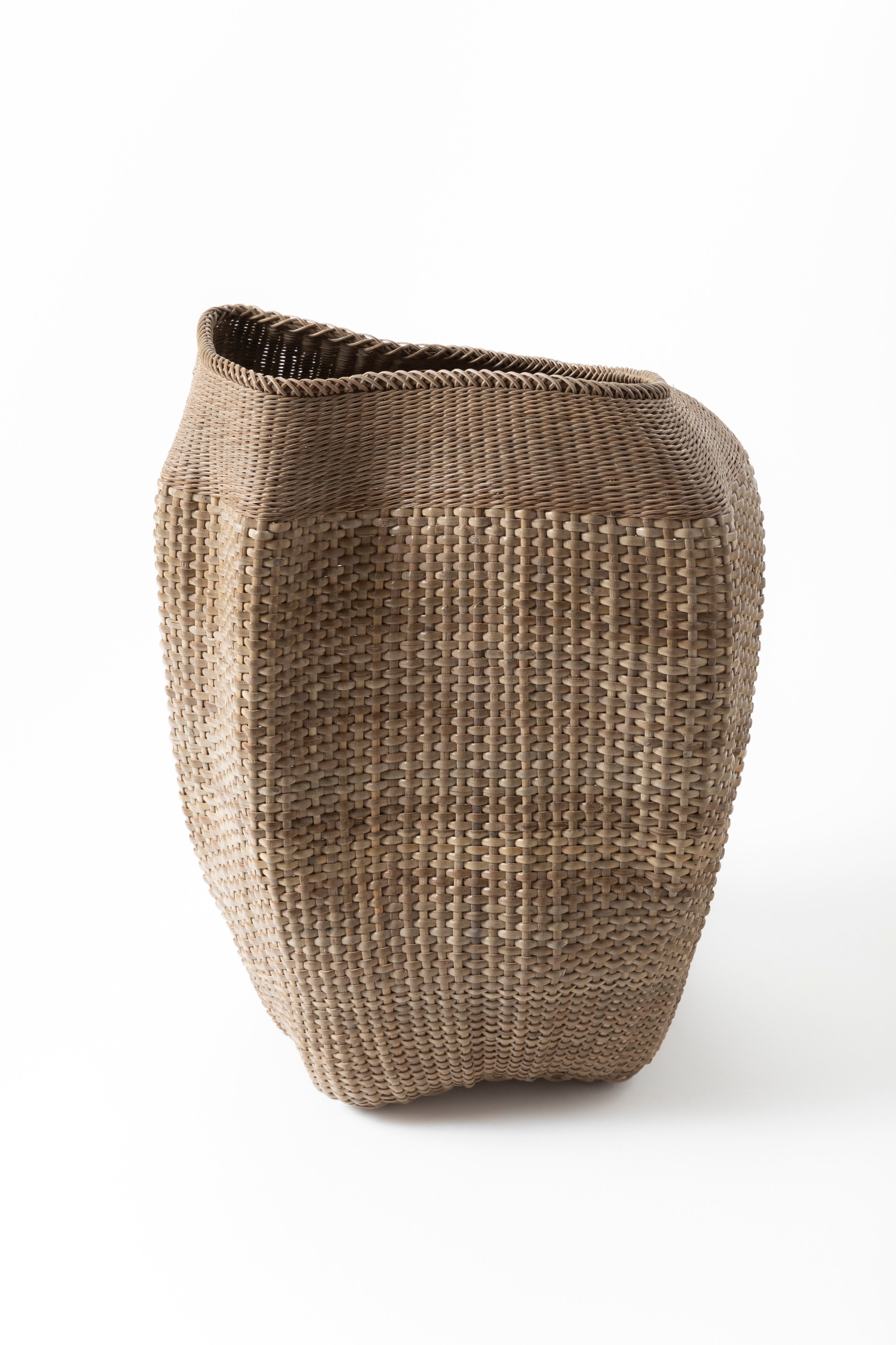 銹籐素編玄籠 　戴勝 | 川口 淳平